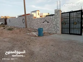  28 تركيب جميع انواع الحجر والشحف وجميع انواع الديكورات في داخل انحاء المملكه