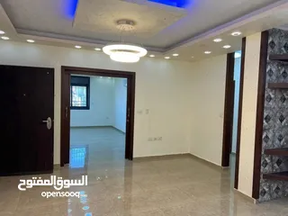  3 شق فارغه للايجار في البيره شا رع القدس قرب عرابي