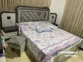  3 ‏ غرفة نوم فخمة تصلح للعرسان تأخذ بدل الجديد عبارة عن سرير مفرش حديد جك رفع هيدروليك وتسريحة مع ملحق