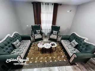  2 كنب للبيع لغرفة الضيوف  بحاله ممتازه  مش مستخدم كتير