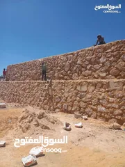  3 بناء السلاسل الحجريه واستصلاح الاراضي وتشييك المزارع وحفر الآبار بإدارة المهندس ابو احمد المقابله