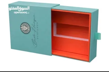  21 اكياس ورقية وكرتون مع شعار مغلافات وظروف ورقية