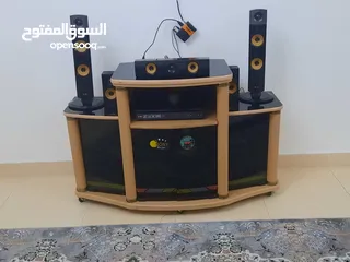  5 LG speaker with table