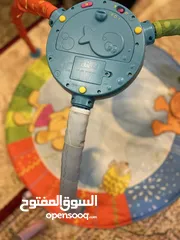  1 كرسي طعام ومرجيحه بالإضافه إلى فرشه العاب من شيكو وحوض استحمام مع فرشة غيار من كام الاسبانيه للبيع