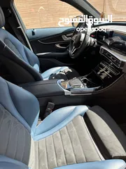  3 مرسيدس EQC 400 موديل 2022 - عداد 14 ألف كم فقط - بحالة الوكالة-البيع لظروف السفر