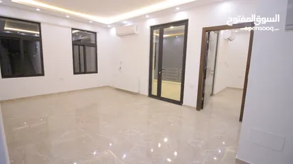  8 فيلا بسعر لقطة في طريق المطار قرب جامعة الشرق الاوسط