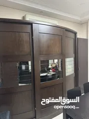  6 خزانة صناعة تركيا أبواب جرار مع زجاج في الوسط خشب ذو جودة عالية شكل الخزانة مقوس اي اكبر مساحة