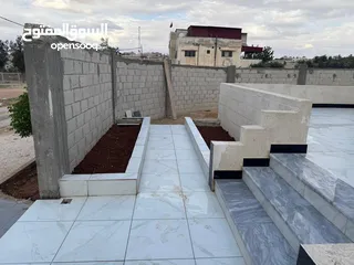  13 بيت للبيع مميز منطقه هادئه جدا