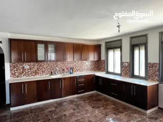  1 مطبخ مستعمل مع الشايش ... مفكوك وجاهز ... بيرنبالا