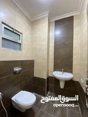  18 شقه 180م طابق أول بالقرب من الكلية العليمة الإسلامية منطقة الفلل