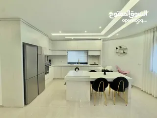  8 دوبلكس مع حديقة ومدخل خاص