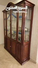  6 طقم غرفة طعام بعشرة كراسى وبوفيه من خشب الزان بواجهة زجاج زان وطاولة قشرة خشب بحالة جيدة جدا