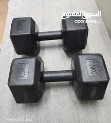  1 أثقال (دنابل) بلاستيك وزن 7.5kg جديدة وبحالة جيدة جدا. Dumbbells 7.5kg