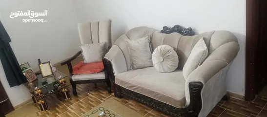  2 طقم كنب بحال الوكالة مثل ما هو موضح بالصور