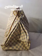  6 Louise vuitton