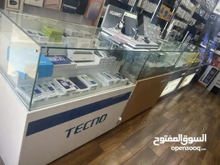  9 ديكور محل موبايلات بحالة ممتازه للبيع