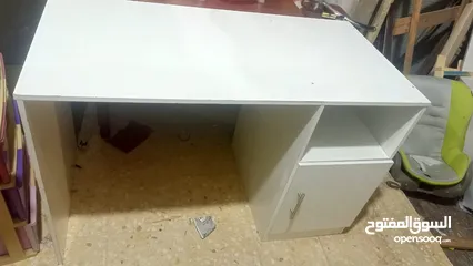  1 مكتب ومكتبه للبيع مكتب