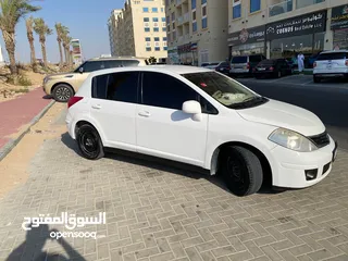  3 Nissan tiida 2013