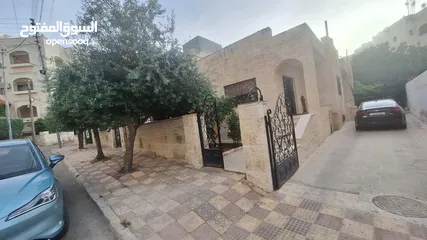  2 للبيع منزل مستقل في عمان – حي الروضة / شارع عمر حمد(ضاحية الحج حسن)  قريب من شارع الإذاعة