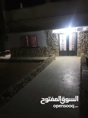  12 منزل مستقل بالزرقاء السخنه حي الصالحيه بجانب مسجد الصالحيه القديم