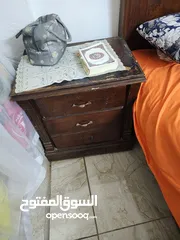  12 غرفة نوم للبيع مستعمل بحالة جيدة مكونة من سرير مع الفرشة و 2 كومادينة و دسوار بدون خزانة