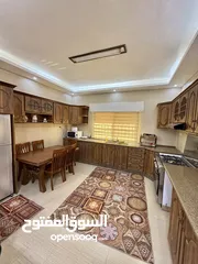  4 شقة مفروشة للإيجار