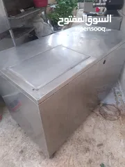  10 عدة مطعم مستعمل بحاله جيده للبيع بداعي السفر يوجد  متفرقات كثيره جاطات ستيل طناجر صواني ميزان