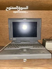  1 Apple Macintosh laptop