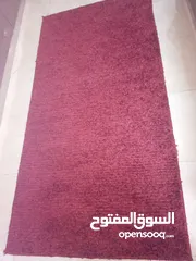  3 سجاد شبه جديد للبيع لون ابيض وعسلي قياستها 150/66 293/150 112/365 خمري قياسه 100/200 لون سكني واسود