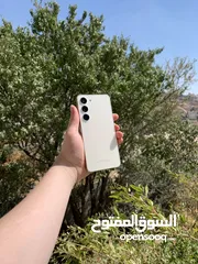  1 سامسونج اس 23 عادي 128 / 8 جيجا رام، جهاز مش شبه جديد بتقدر تحكي اكتر من شبه كرتونة لسا لزقته عليه