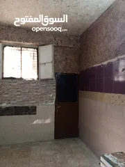  3 شقه للايجار قرب جامع العرب في السوق