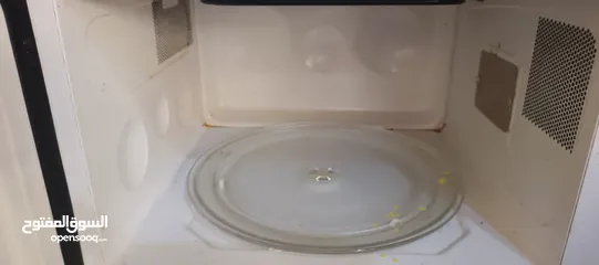  2 ميكروويف كبير نوع دايو بحالة ممتازة