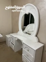  4 غرفة نوم مزوج تخت وخزانة وبيرو و علاقة