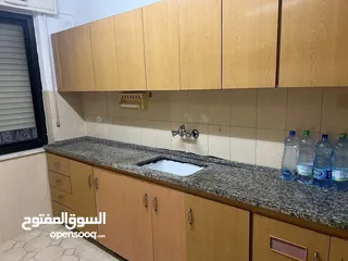  1 شقه فارغة للايجار قرب المناره وكازيه اسو