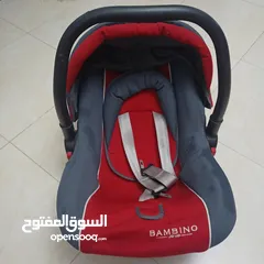 1 كوت اطفال للبيت والسيارة بحاله ممتازه