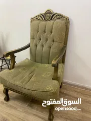  3 كنبايات و طاولة سفرة