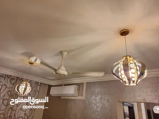  1 ثريا لون ذهبي مع ليد كريستال ( ستينلس ستيل) عدد 2 مستعملة بحالة ممتازة