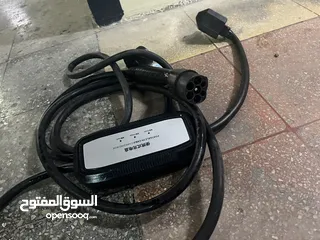  1 شاحن ادي فور سريع 32 أمبير للبيع بسعر مغري جداً.