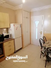  9 شقة مفروشة متكونة من غرفتين و صالون للايجار باليوم في تونس العاصمة على طريق المرس
