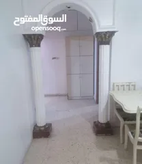  1 شقة فارغة للايجار