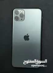  1 للبيع Iphone 11 pro max  حالة ممتازة اللون midnight green  مساحة 64gb بطارية 72% لم يتم عمل اي صيانة