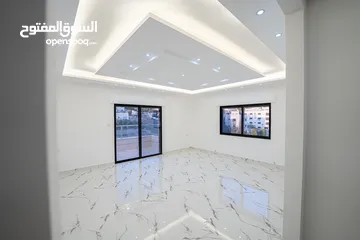  6 شقة طابق اول مساحة 200م في شفا بدران الكوم قرب سلاله مول