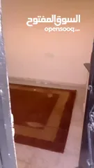  4 محل للبيع بالخلو