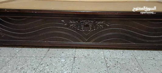  4 canapé coffre en bois rouge