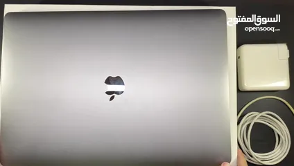  3 MacBook pro 15 inch 2018 all box accessories and stickers like new very clean, ماكبوك برو الكبير