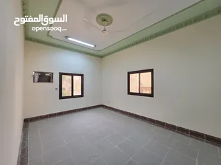  4 شقة كبيرة في البسيتين  Large apartment in Busaiteen