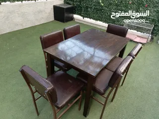  5 طاولة مطبخ أو سفرة صغيرة مع كراسي حديد وجلد