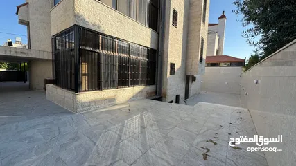  4 Well-Maintained Villa in Umm Al Summaq / فيلا بحالة ممتازة في أم السماق