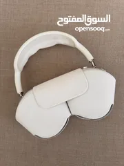  2 Apple AirPods Max