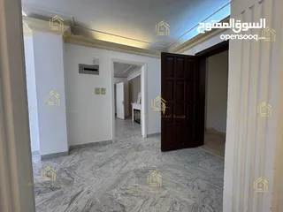  23 شقة مميزة - خلدا - 4نوم 1ماستر - 300م داخلي - ارضية مع ترسات وحديقة بمساحة 400م - قرب الخدمات